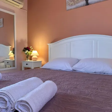 EliasNest Clio Studio - Φωτεινό και ζεστό στούντιο 2 ατόμων στο κέντρο της Καλαμάτας Kalamata