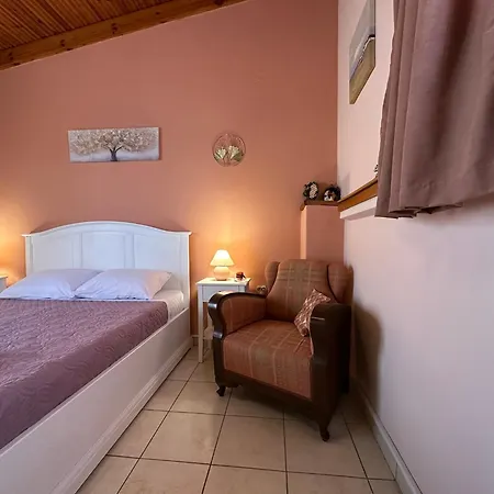 EliasNest Clio Studio - Φωτεινό και ζεστό στούντιο 2 ατόμων στο κέντρο της Καλαμάτας *