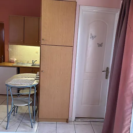 Daire Eliasnest Clio - φωτεινό και ζεστό στούντιο 2 ατόμων στο κέντρο της καλαμάτας *
